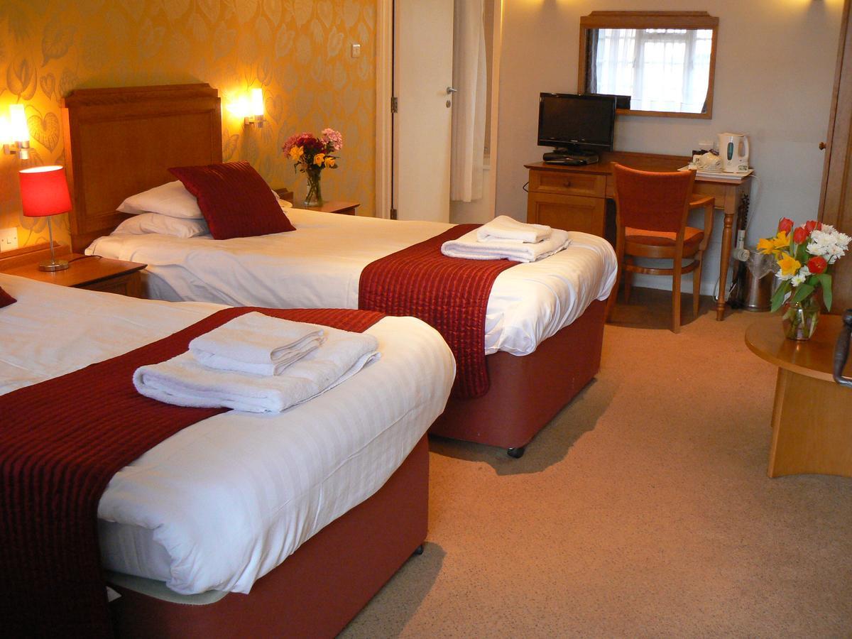 The Bell Hotel 克莱尔 外观 照片