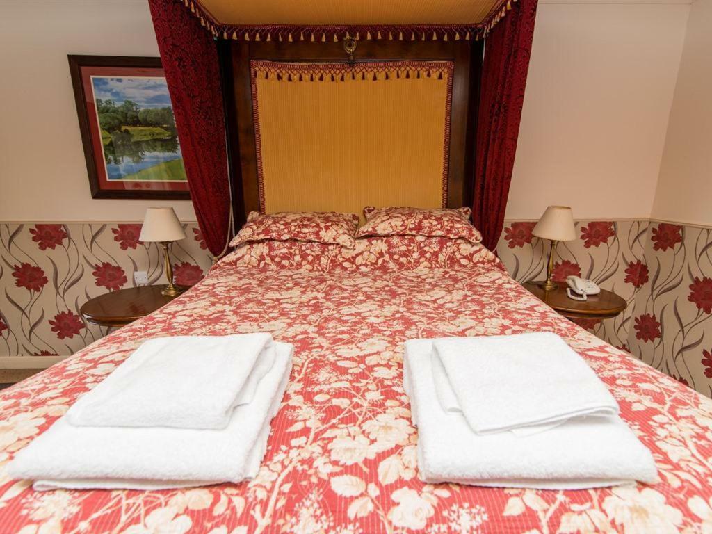 The Bell Hotel 克莱尔 外观 照片