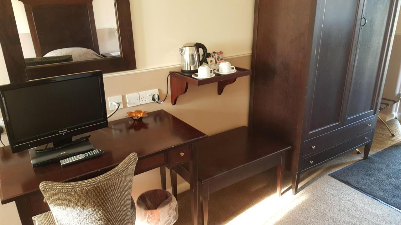 The Bell Hotel 克莱尔 外观 照片
